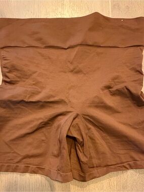 Cacique High Waist Shaping Short in Brown Size 26/28